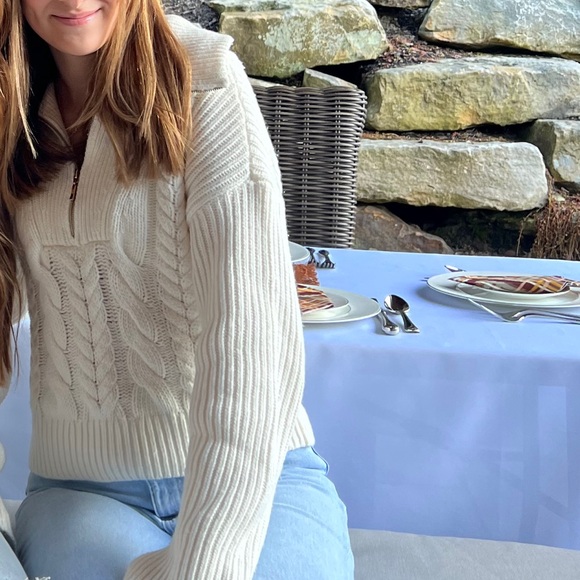 Abercrombie white knit sweater - Picture 2 of 3